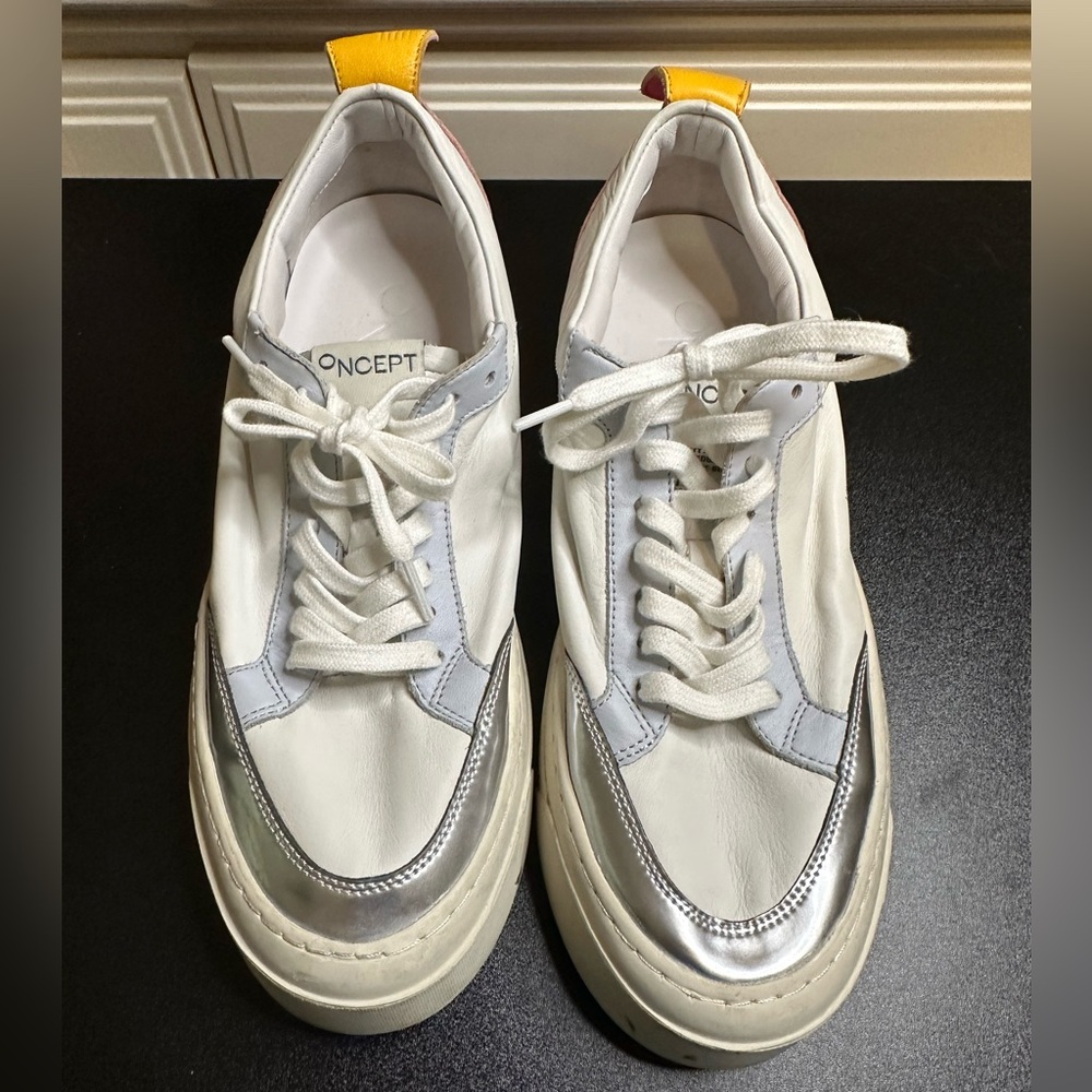 Oncept London Sneaker in size 6. Excellent condition.